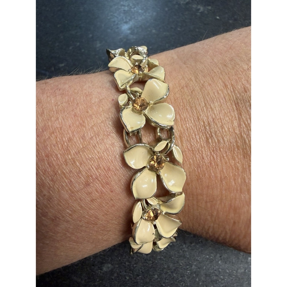 Vintage Signed Lisner Cream Enamel Floral Rhinestoneβ Link Bracelet 7" Gold Tone